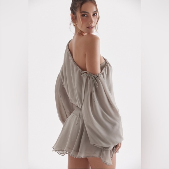 HOUSE OF CB 'Wilhelmina' Ash Green Off Shoulder Dress NWT - Picture 5 of 11